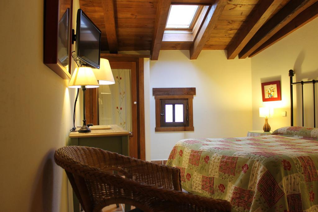 Hostal Rural Luna Y Hostal Rural Lunaposada Канделеда Стая снимка