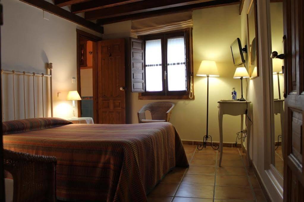 Hostal Rural Luna Y Hostal Rural Lunaposada Канделеда Екстериор снимка
