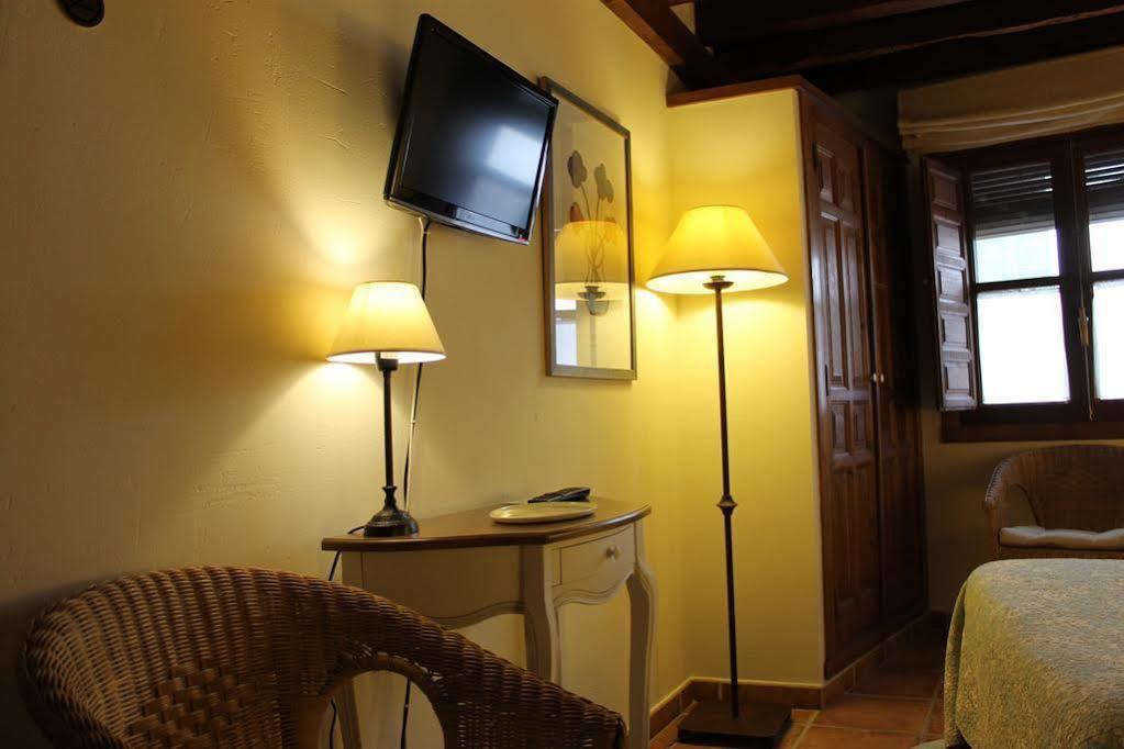 Hostal Rural Luna Y Hostal Rural Lunaposada Канделеда Екстериор снимка