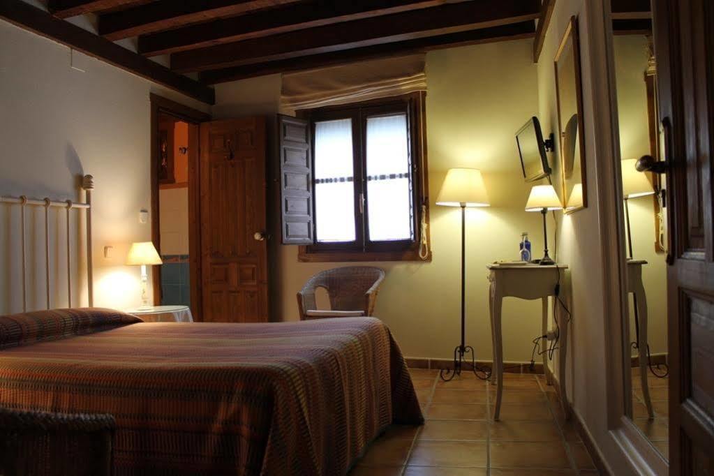 Hostal Rural Luna Y Hostal Rural Lunaposada Канделеда Екстериор снимка