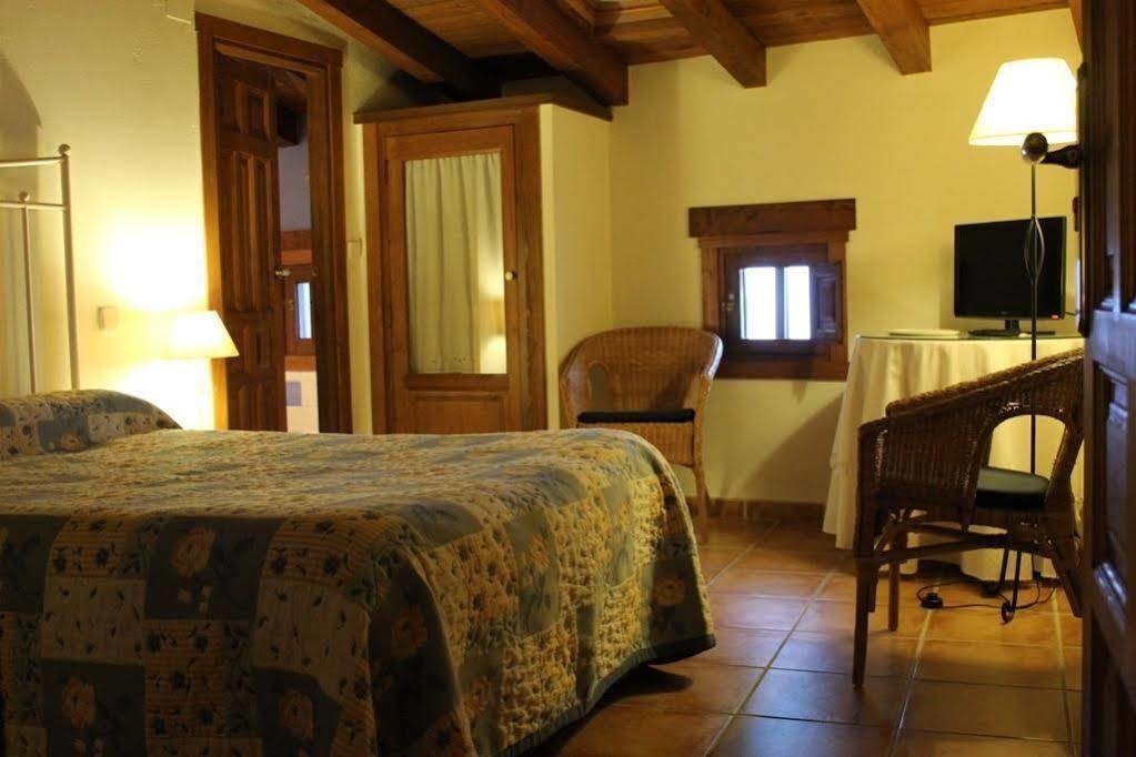 Hostal Rural Luna Y Hostal Rural Lunaposada Канделеда Екстериор снимка
